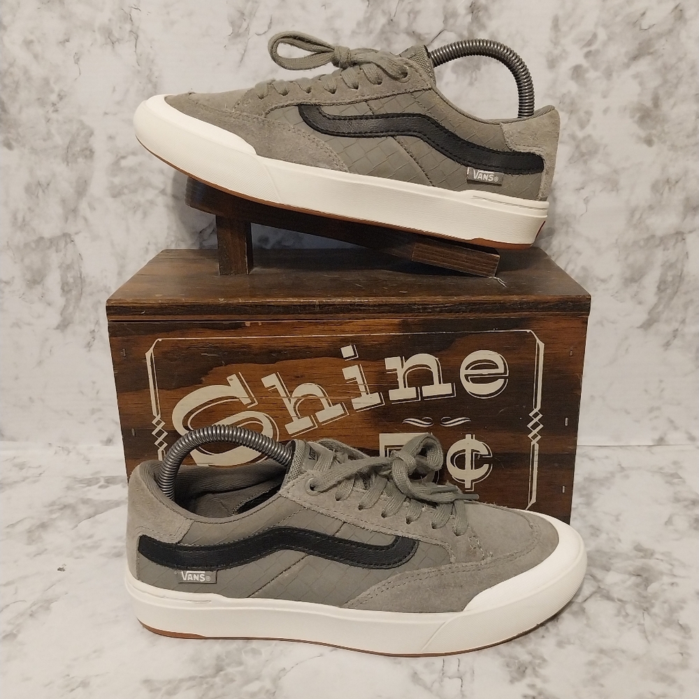Pre-owned vans berle pro